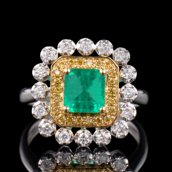 18K Gold Emerald Diamond Engagement Ring