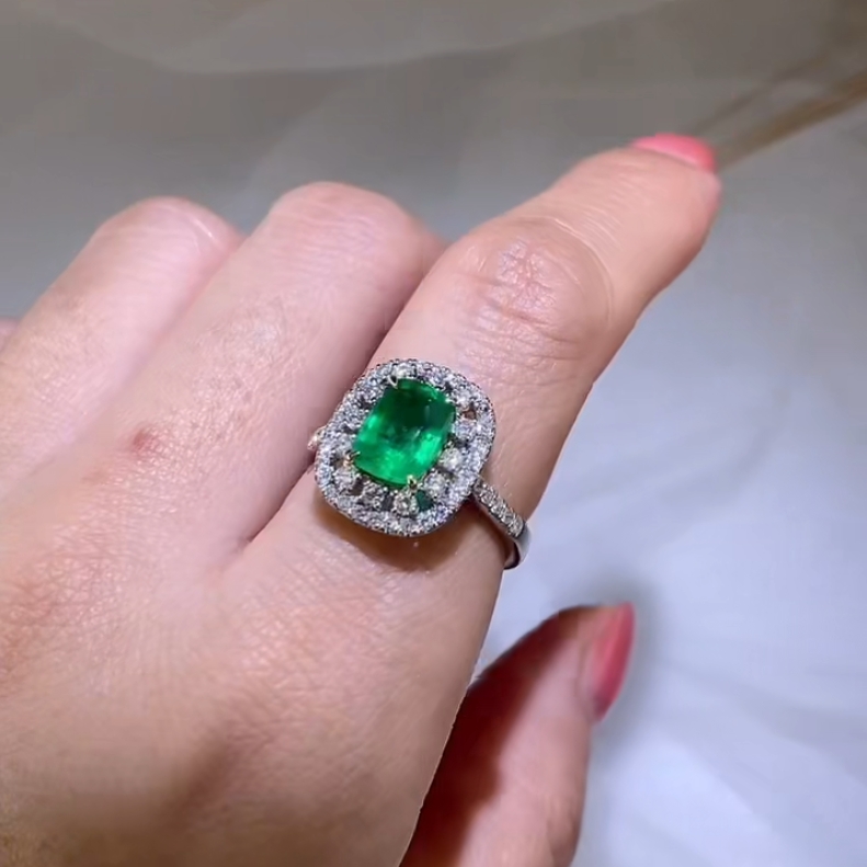 A beautiful emerald gemstone ring is completed! A beautiful emerald gemstone ring is completed!