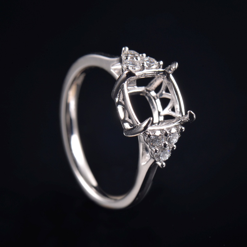Custom Cushion Cut Women Ring Mounting Custom Cushion Cut Women Ring Mounting