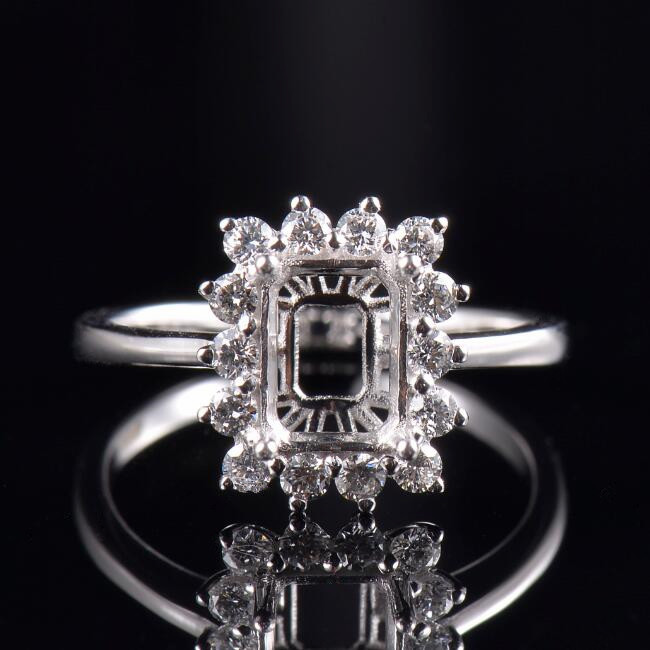 Elegant Solitaire Ring Semi Mount